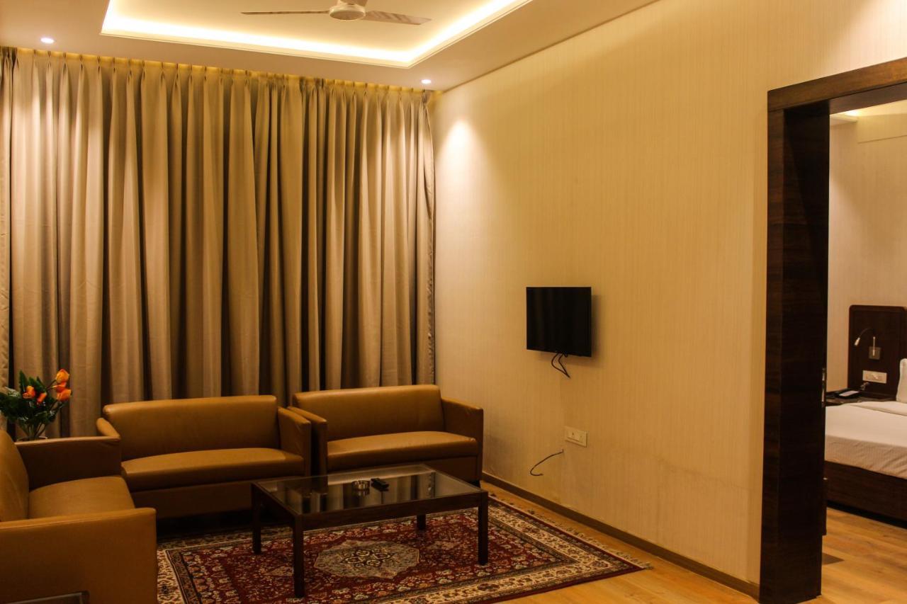 Hotel Rajhans Abhinandan Bhopal Ngoại thất bức ảnh