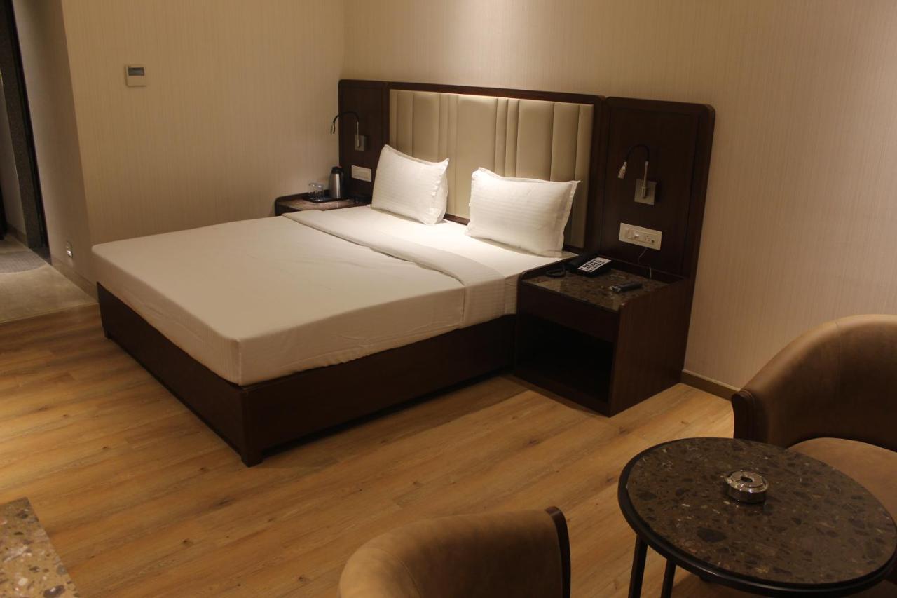 Hotel Rajhans Abhinandan Bhopal Ngoại thất bức ảnh