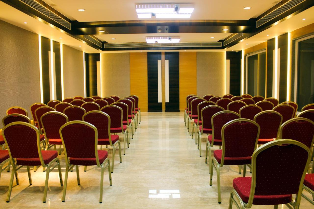 Hotel Rajhans Abhinandan Bhopal Ngoại thất bức ảnh