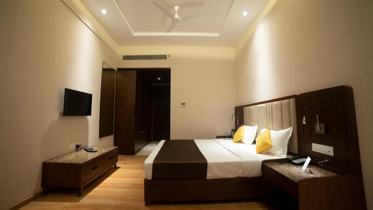 Hotel Rajhans Abhinandan Bhopal Ngoại thất bức ảnh