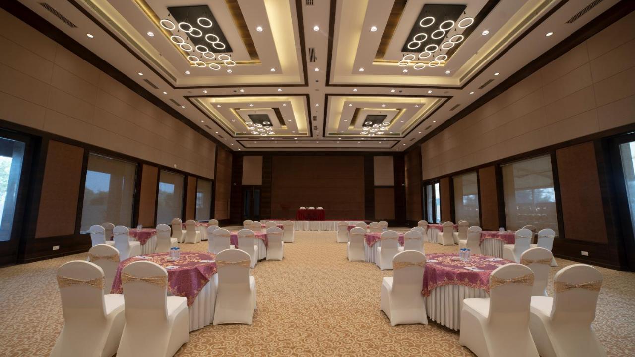Hotel Rajhans Abhinandan Bhopal Ngoại thất bức ảnh