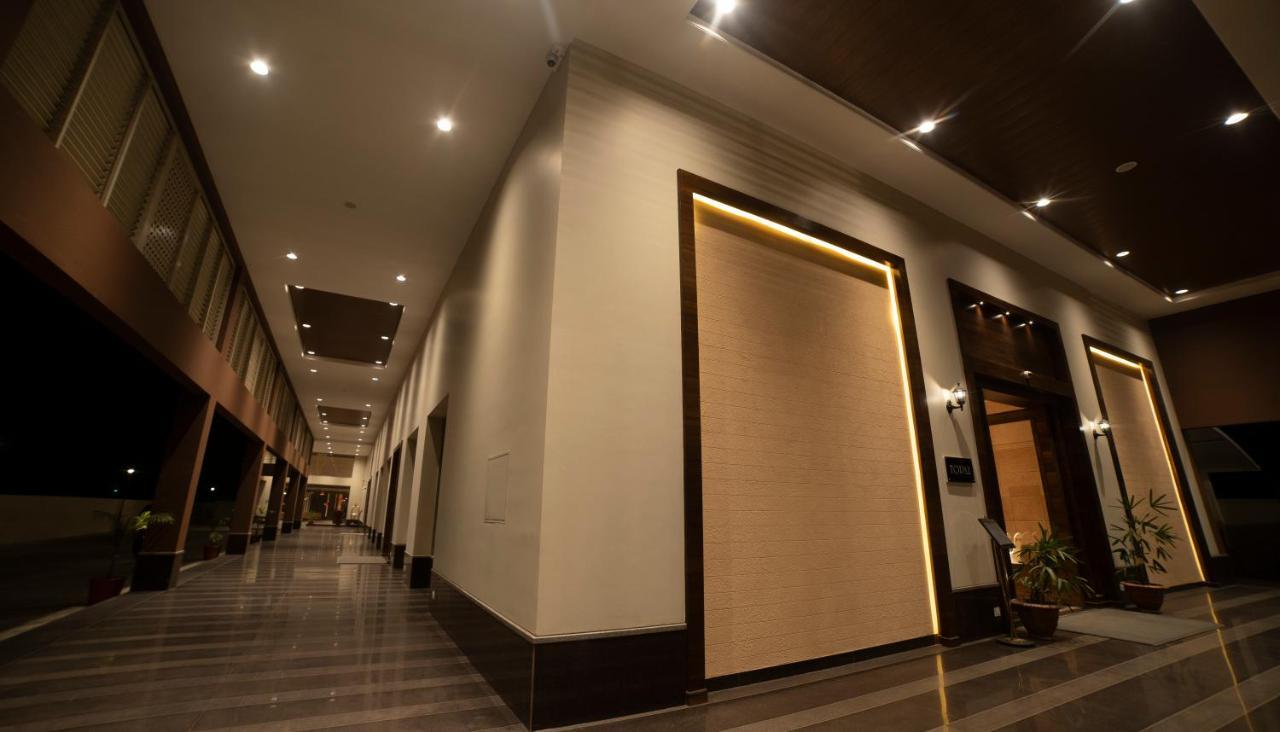Hotel Rajhans Abhinandan Bhopal Ngoại thất bức ảnh