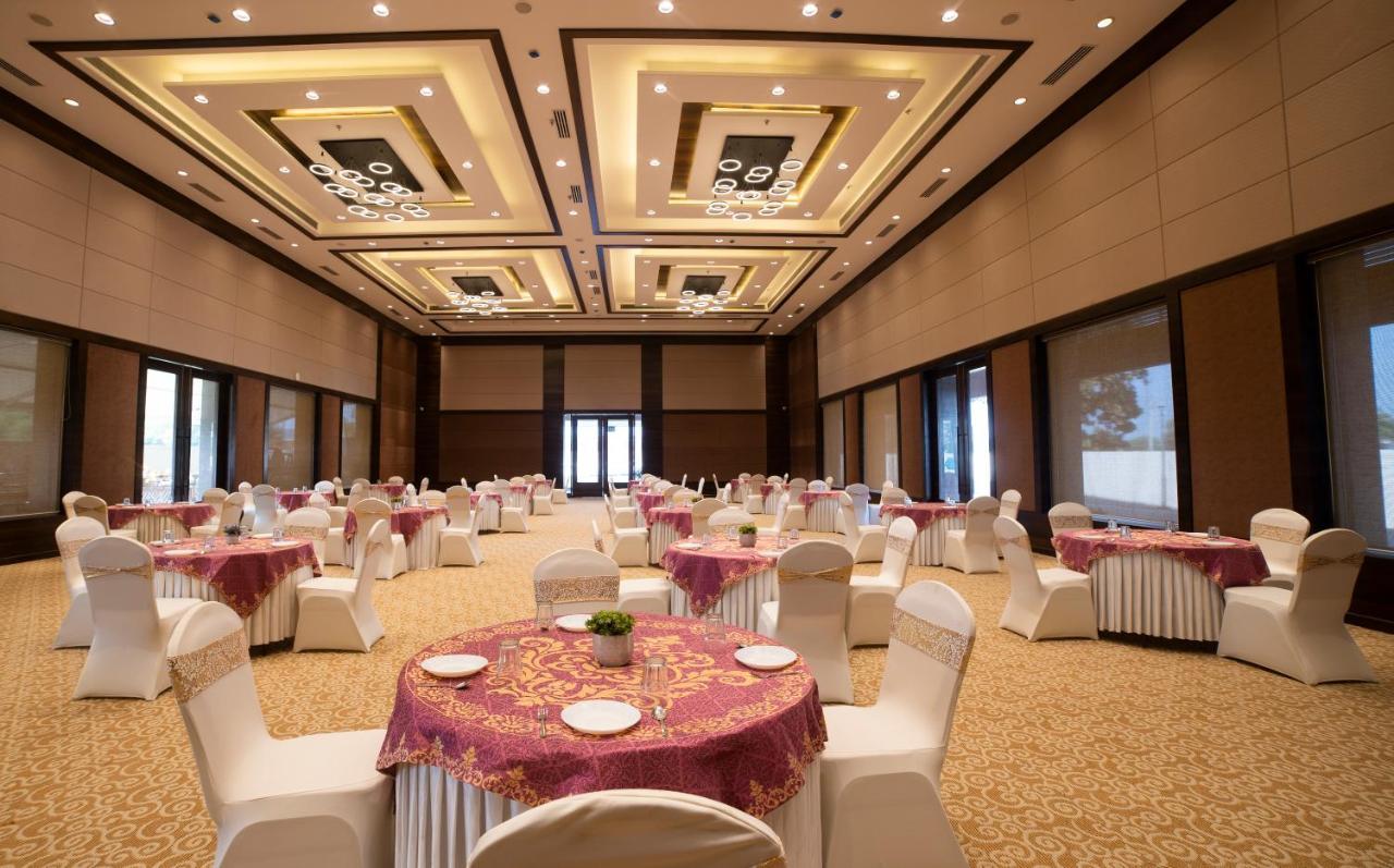 Hotel Rajhans Abhinandan Bhopal Ngoại thất bức ảnh
