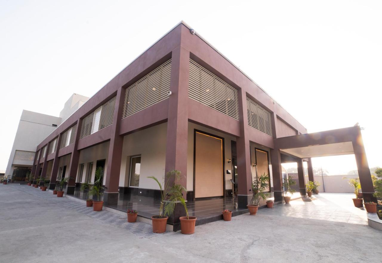 Hotel Rajhans Abhinandan Bhopal Ngoại thất bức ảnh