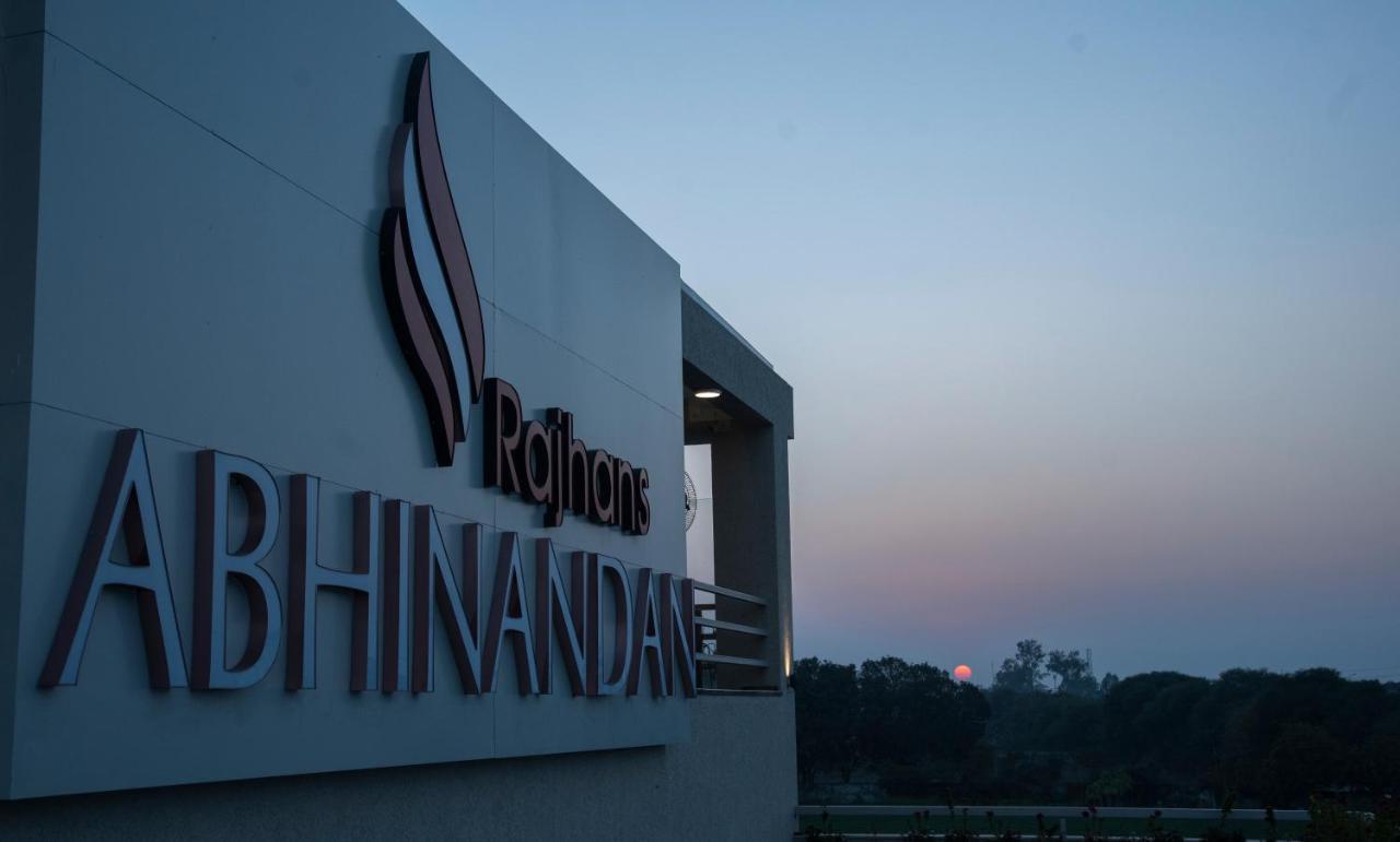 Hotel Rajhans Abhinandan Bhopal Ngoại thất bức ảnh