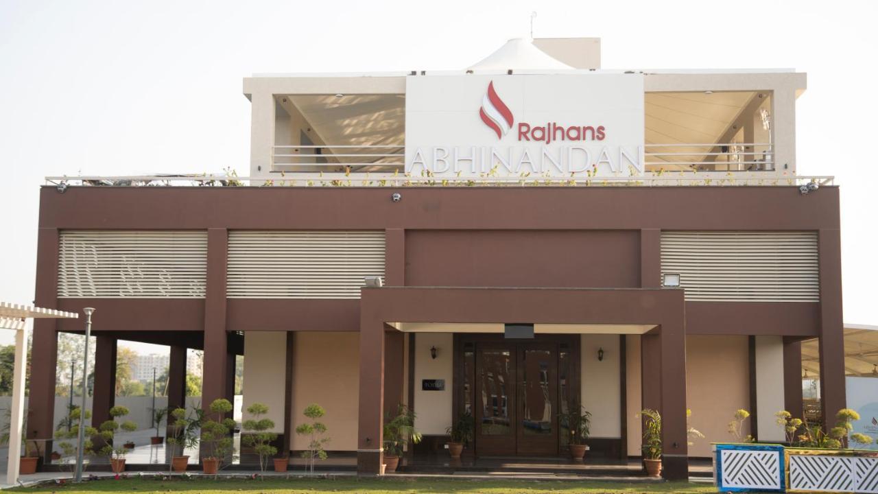 Hotel Rajhans Abhinandan Bhopal Ngoại thất bức ảnh