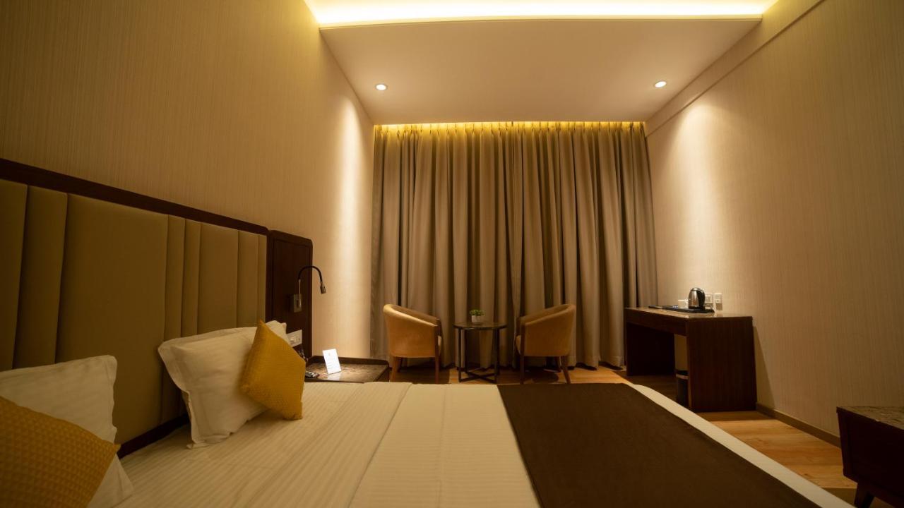 Hotel Rajhans Abhinandan Bhopal Ngoại thất bức ảnh