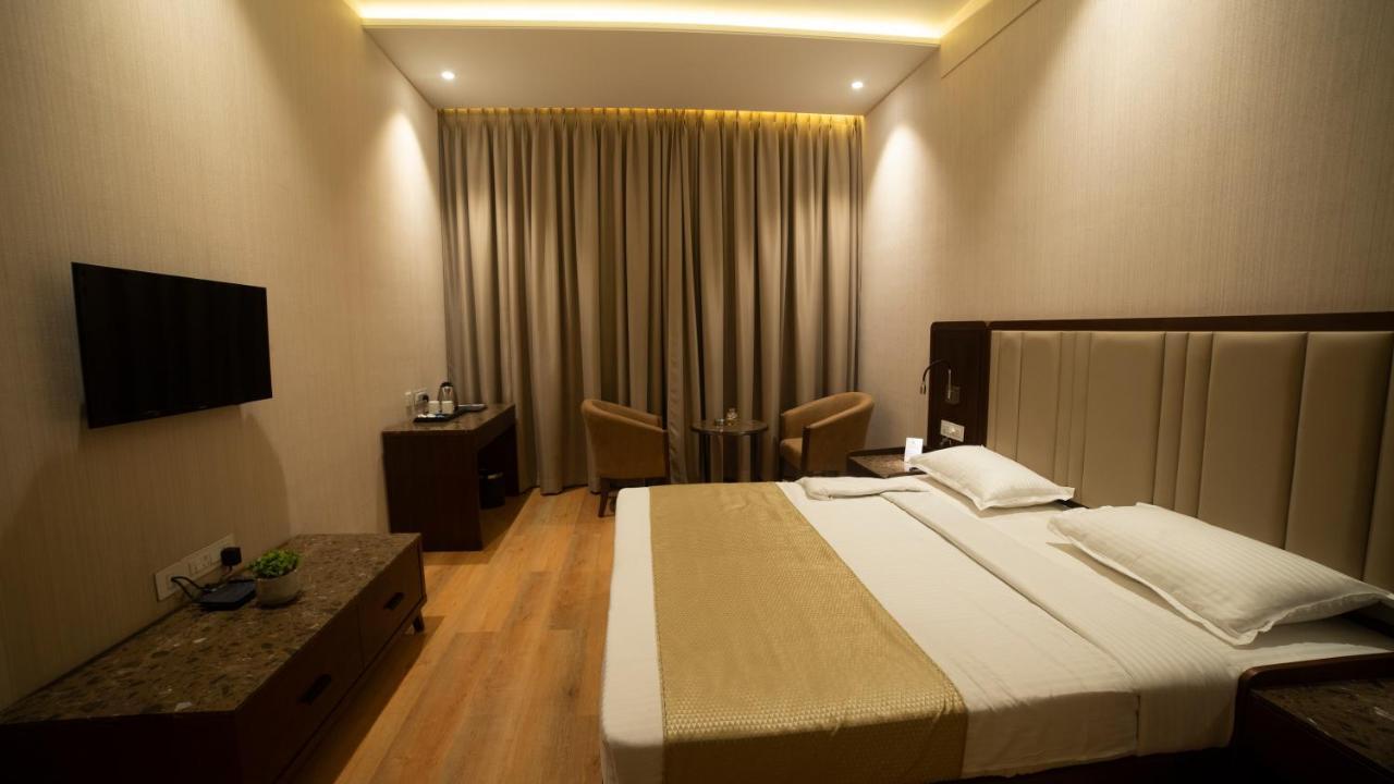 Hotel Rajhans Abhinandan Bhopal Ngoại thất bức ảnh